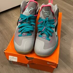 Excellent Condition Lebron South Beach 9